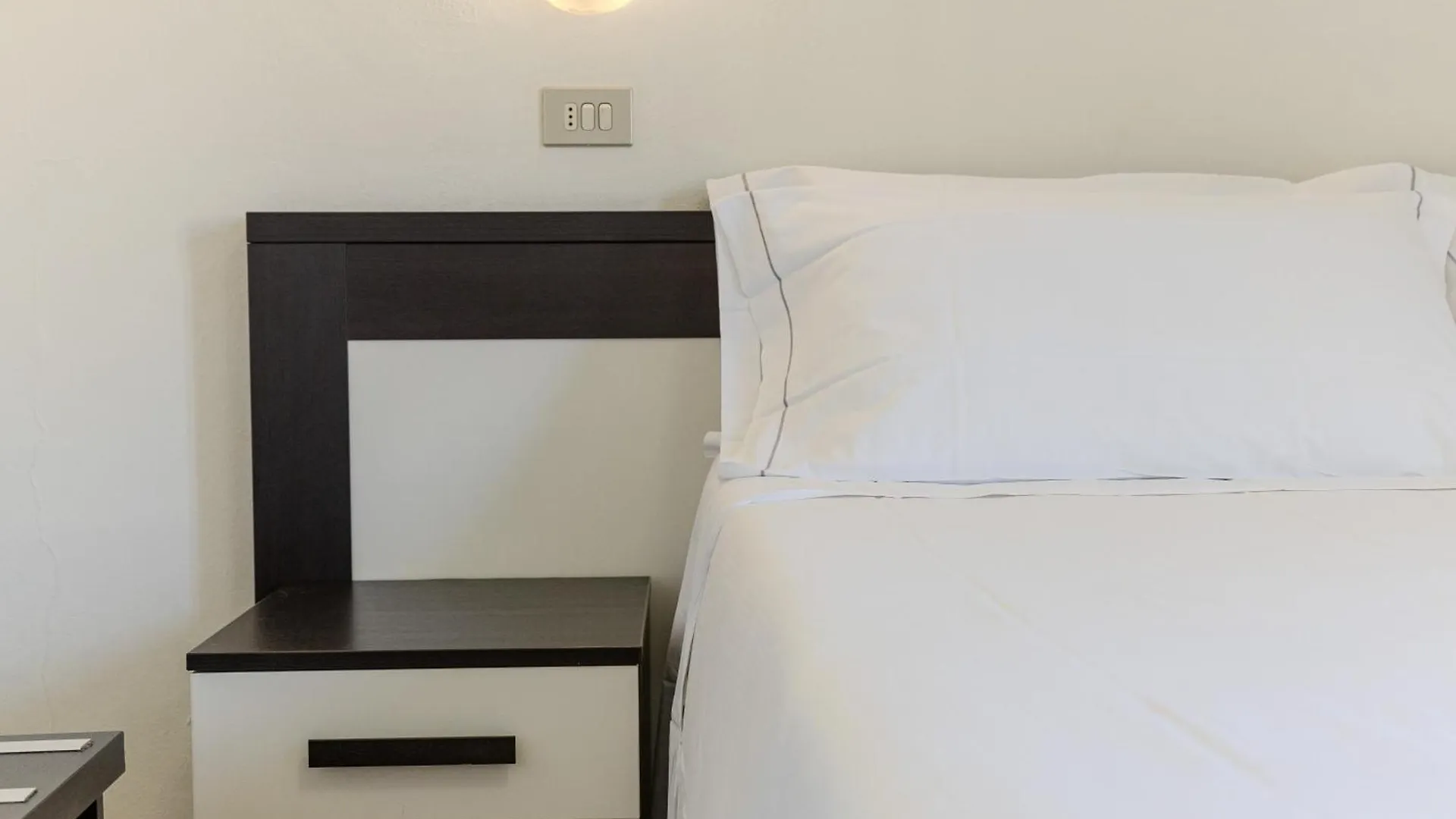 Hotel Alla Torre Garda  3*, Garda (Verona)
