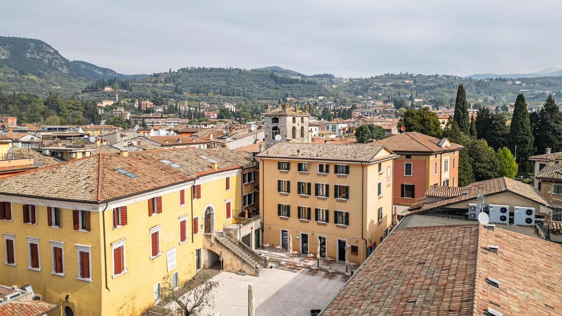 Hotel Alla Torre Garda   Garda (Verona)