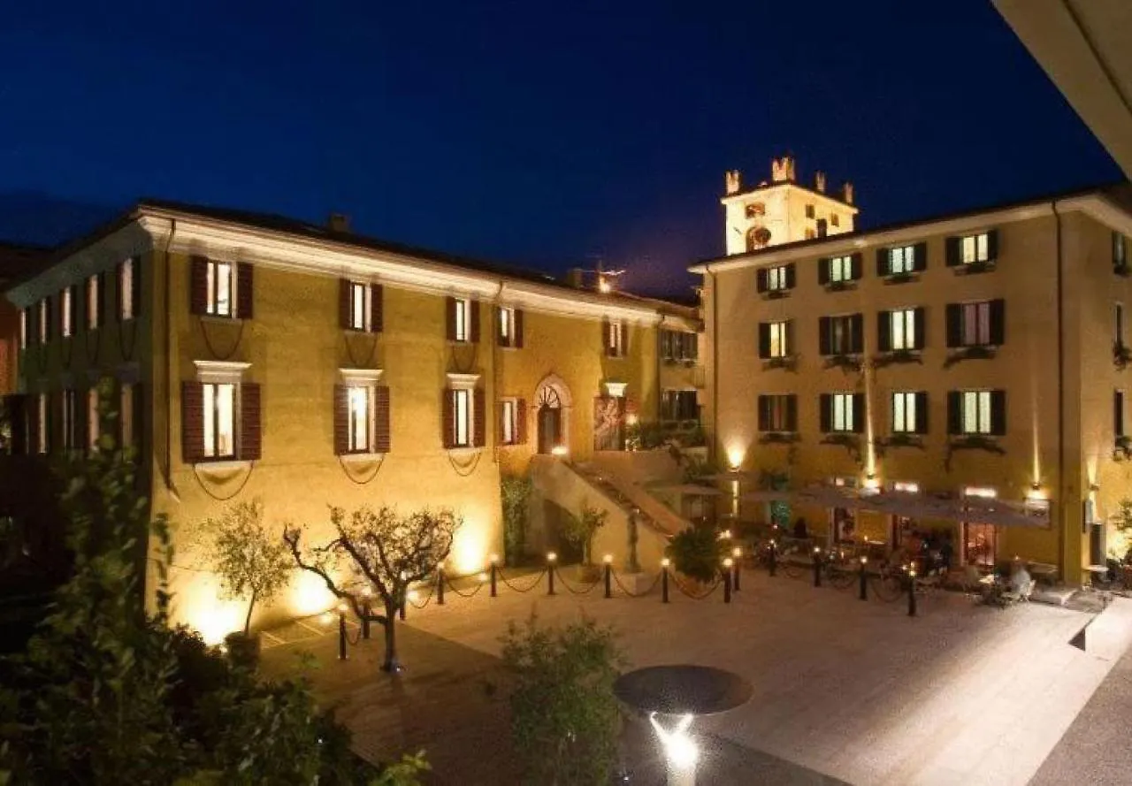 Hotel Alla Torre Garda  Garda (Verona)
