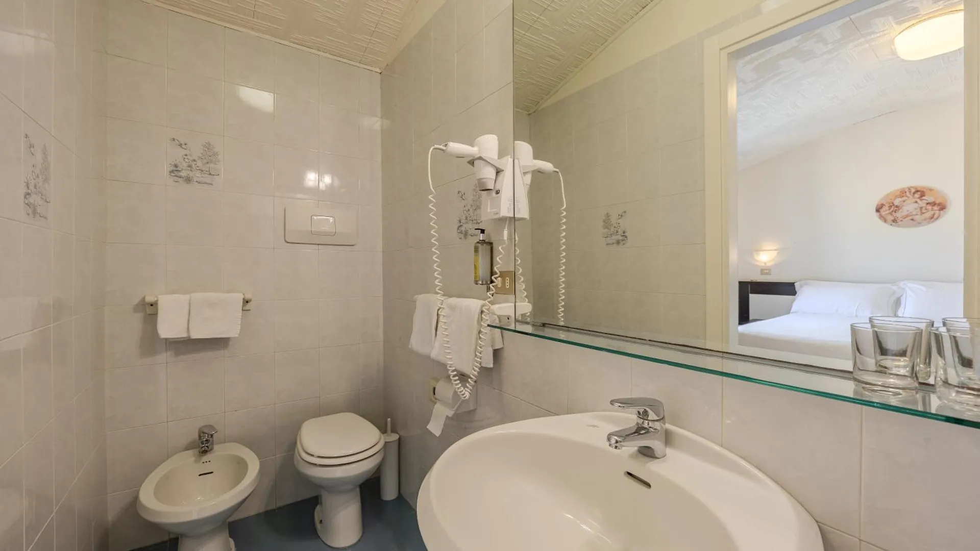 Hotel Alla Torre Garda  3*, Garda (Verona) Italy