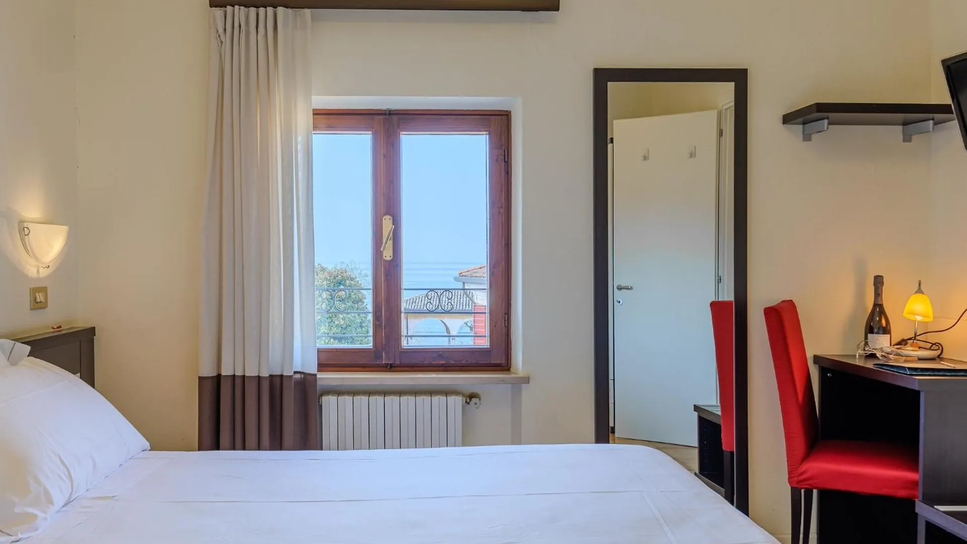 Hotel Alla Torre Garda  3*, Garda (Verona) Italy