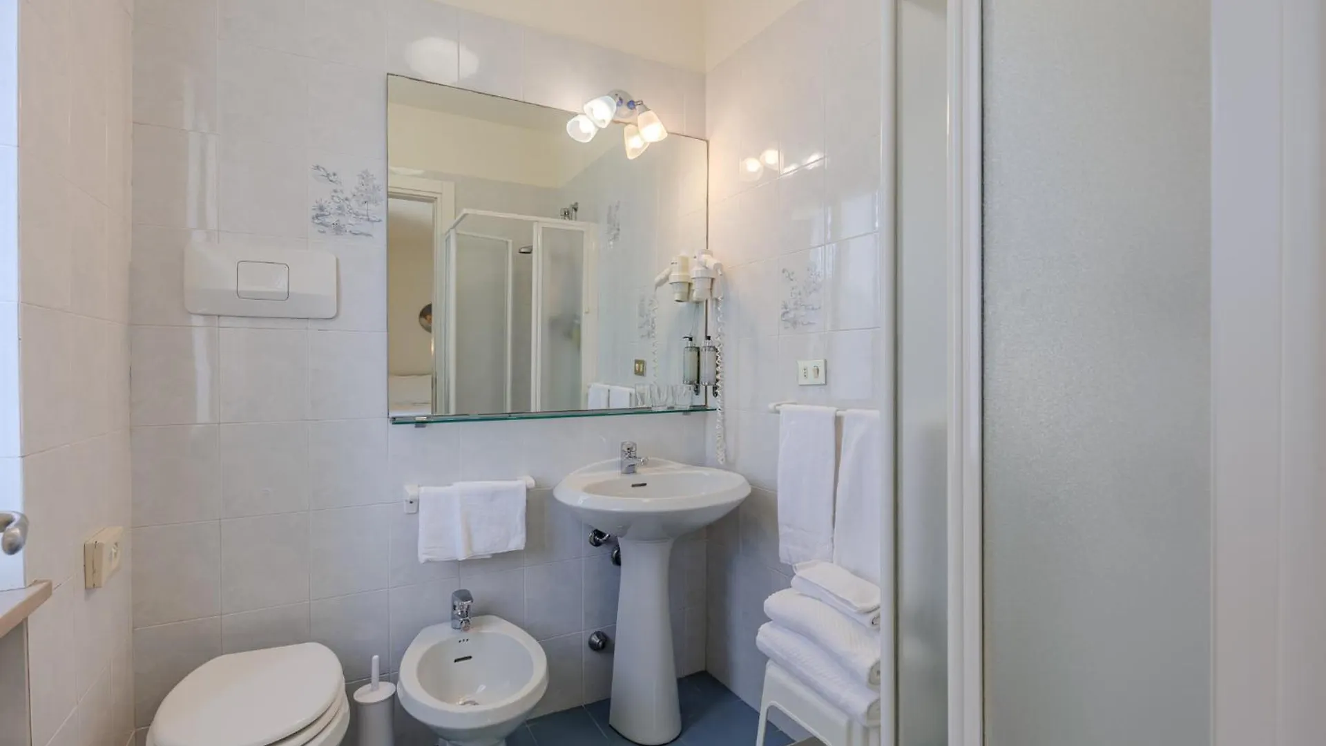 Hotel Alla Torre Garda  3*, Garda (Verona) Italy