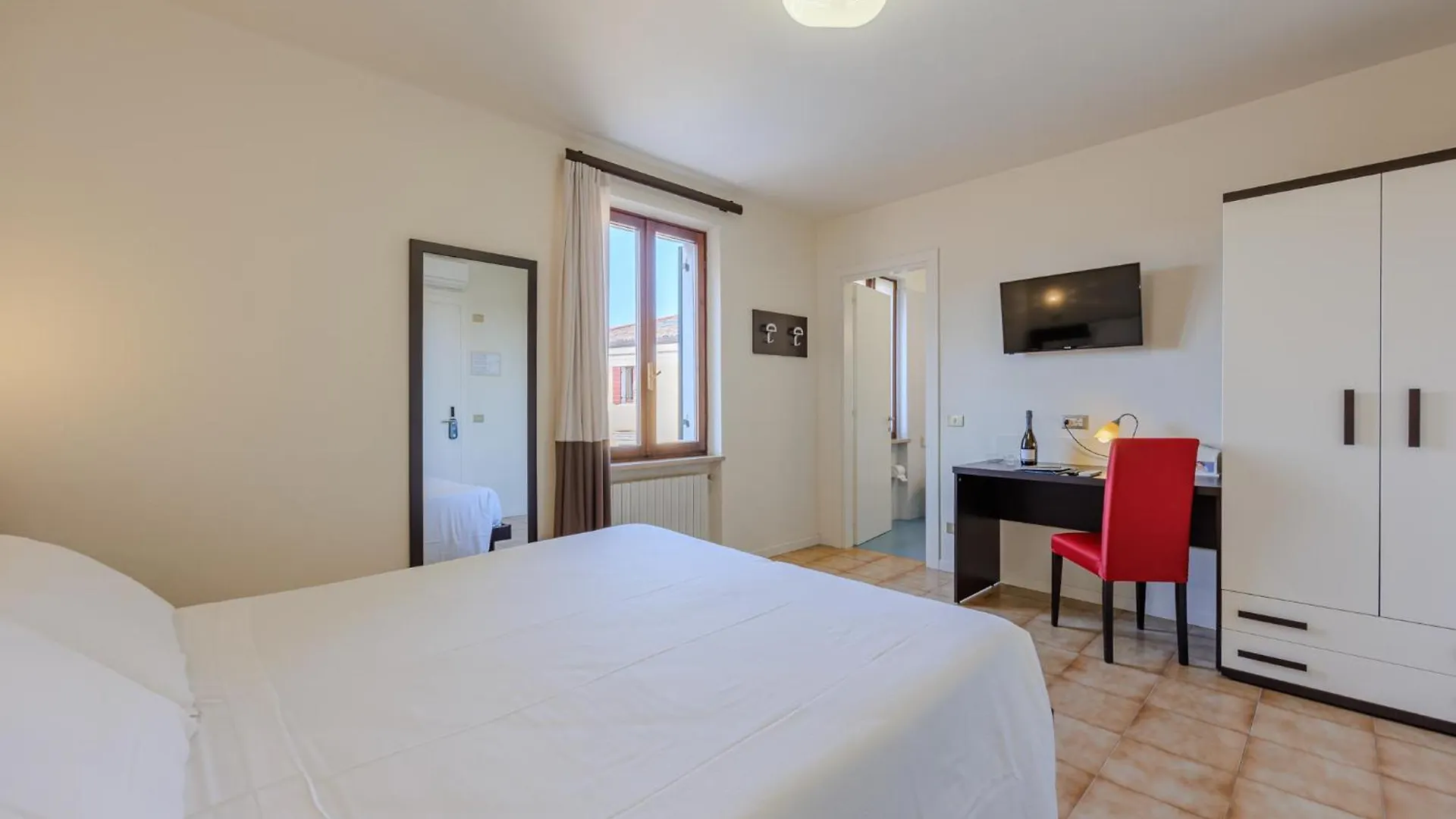 Hotel Alla Torre Garda  3*, Garda (Verona)